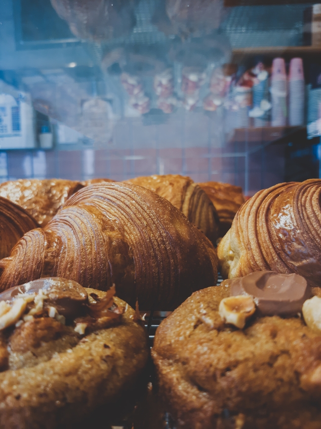 杂粮麦麸羊角面包图片