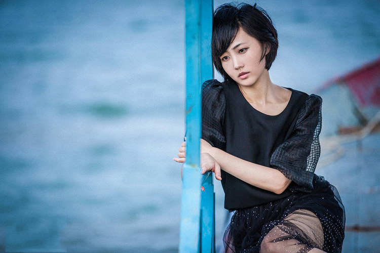 海边少女的期盼的思念