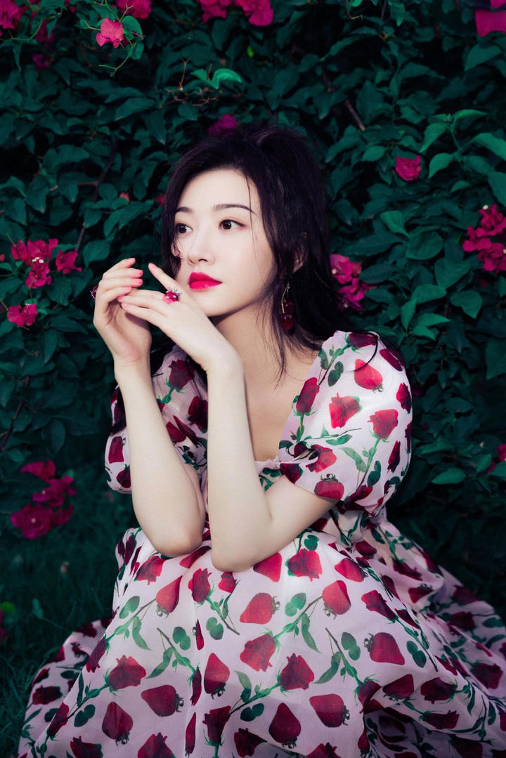 漂亮的美女明星景甜图片