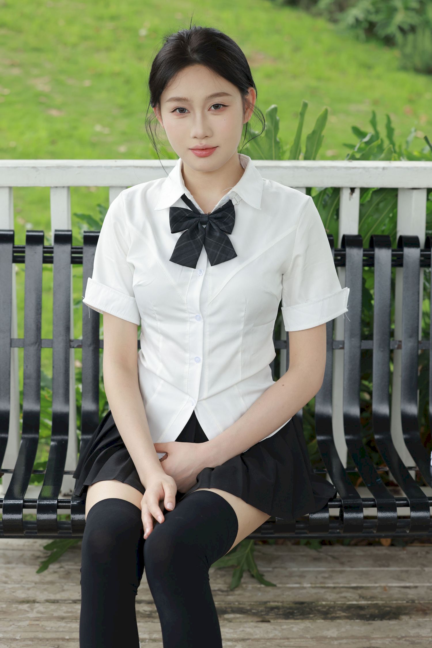 MZSOCK爱美足模特妍妍白色上衣户外黑丝系列写真