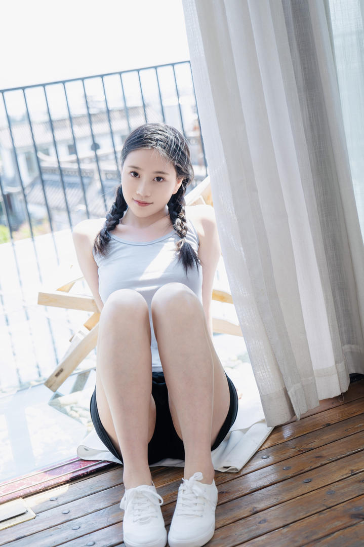 身材苗条的清纯邻家女孩美女私房照图片大全