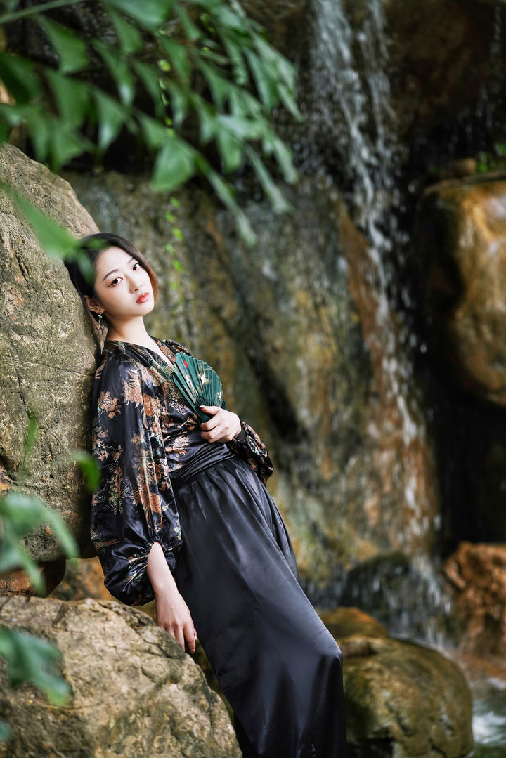 中国气质美女模特户外艺术照摄影写真图片