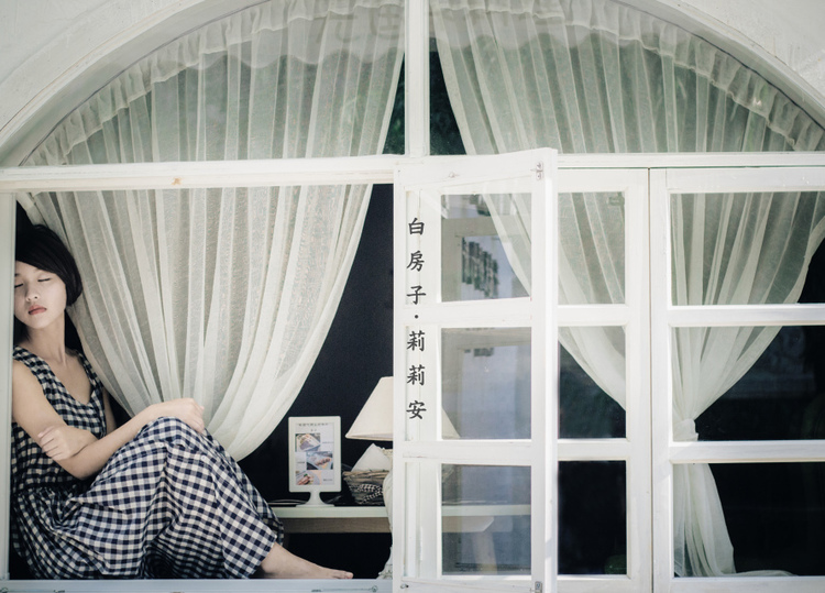 清纯邻家姑娘闲暇的午后