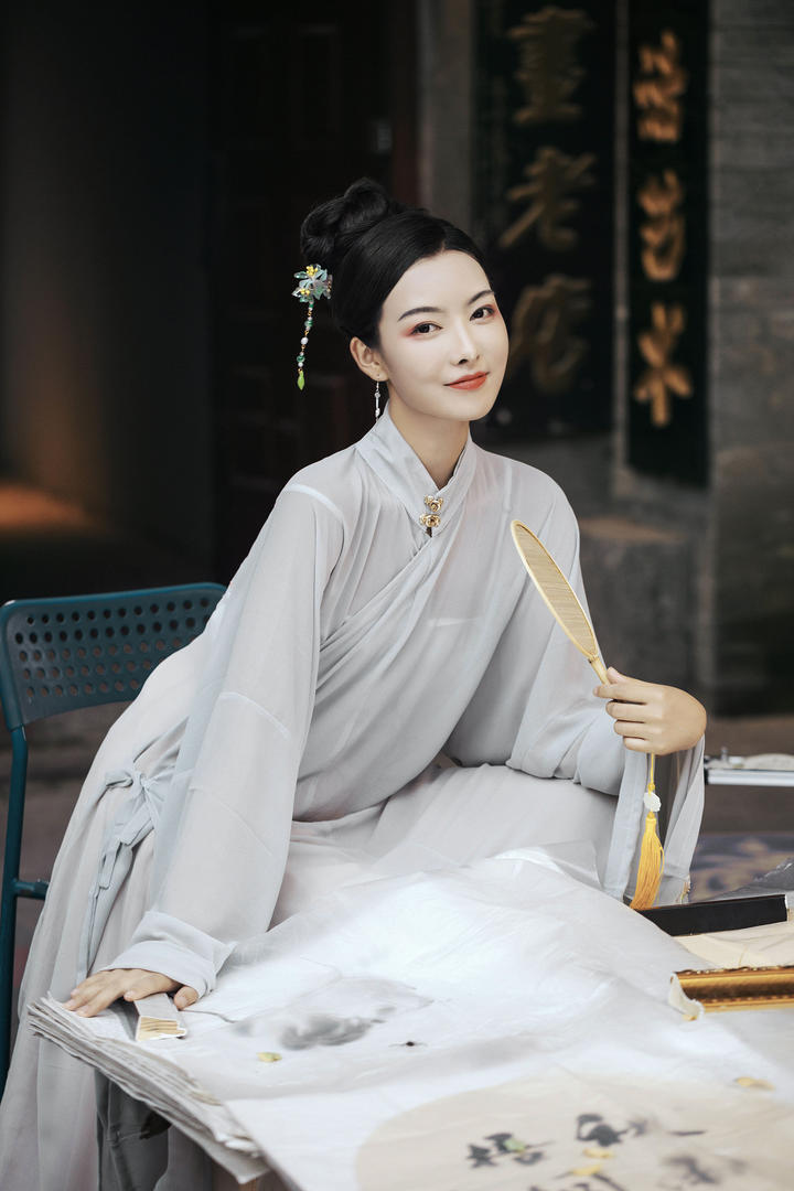 长相清纯的古装美女艺术写真图片