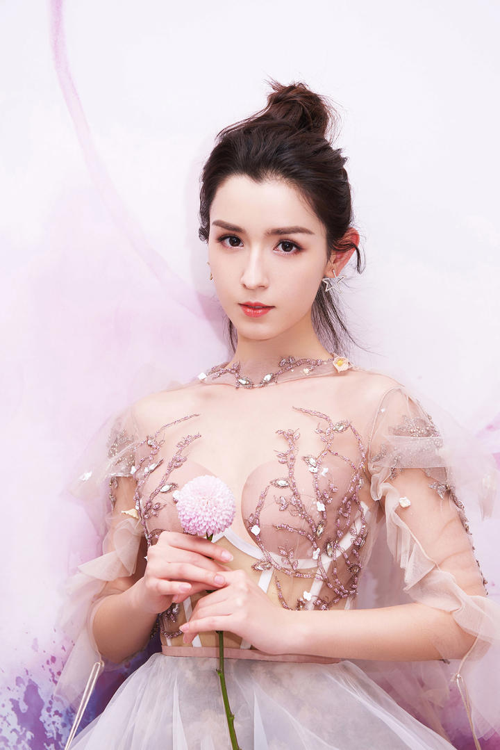 新疆女明星哈尼克孜明星专区图片