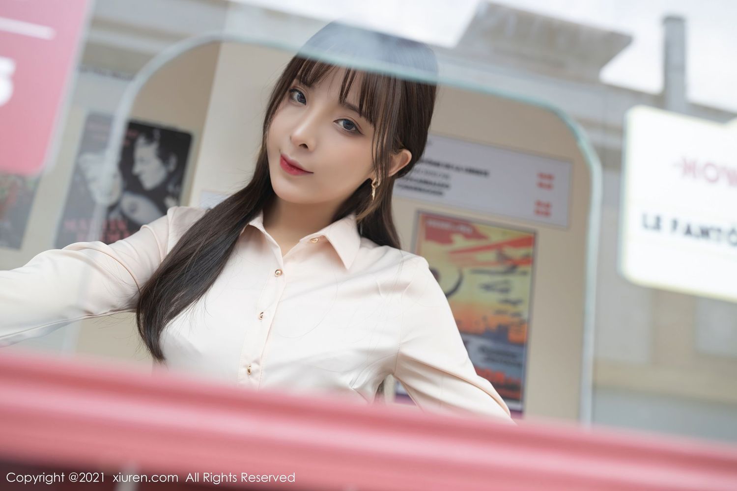 秀人网美女模特陈小喵黑丝美腿内衣系列职场剧情成都旅拍