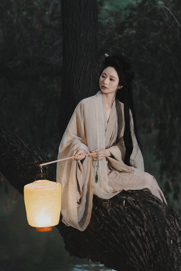 提着灯笼的古装汉服美女唯美图片大全
