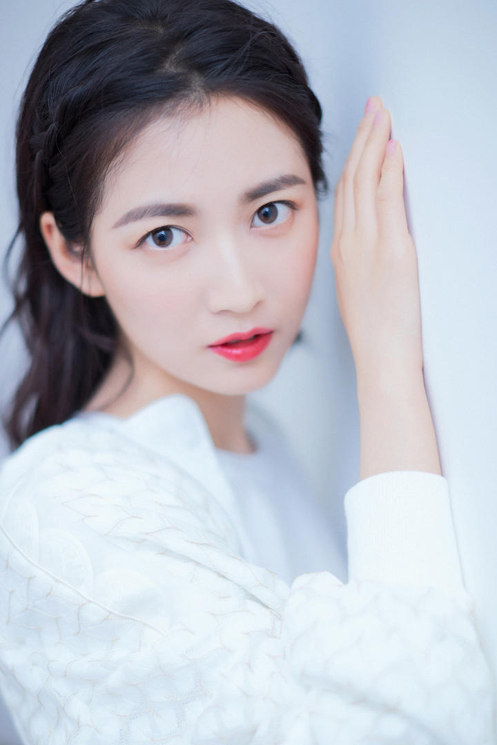 明眸皓齿的美女明星陈钰琪图片