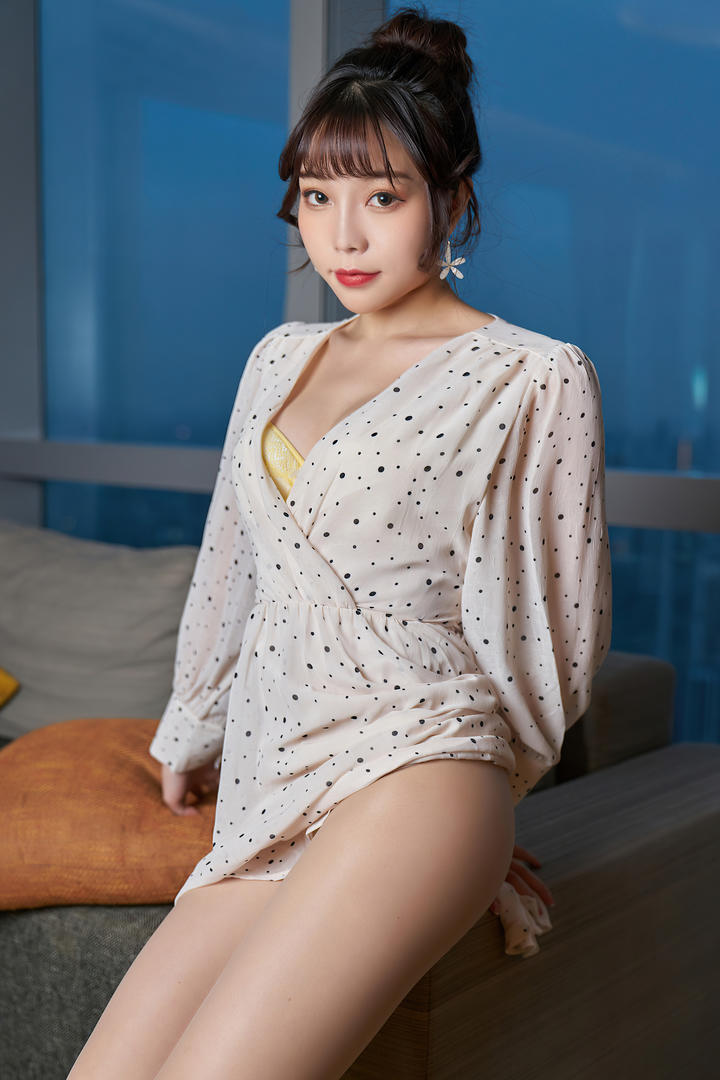 超高清XIUREN秀人国模美女性感写真套图片下载