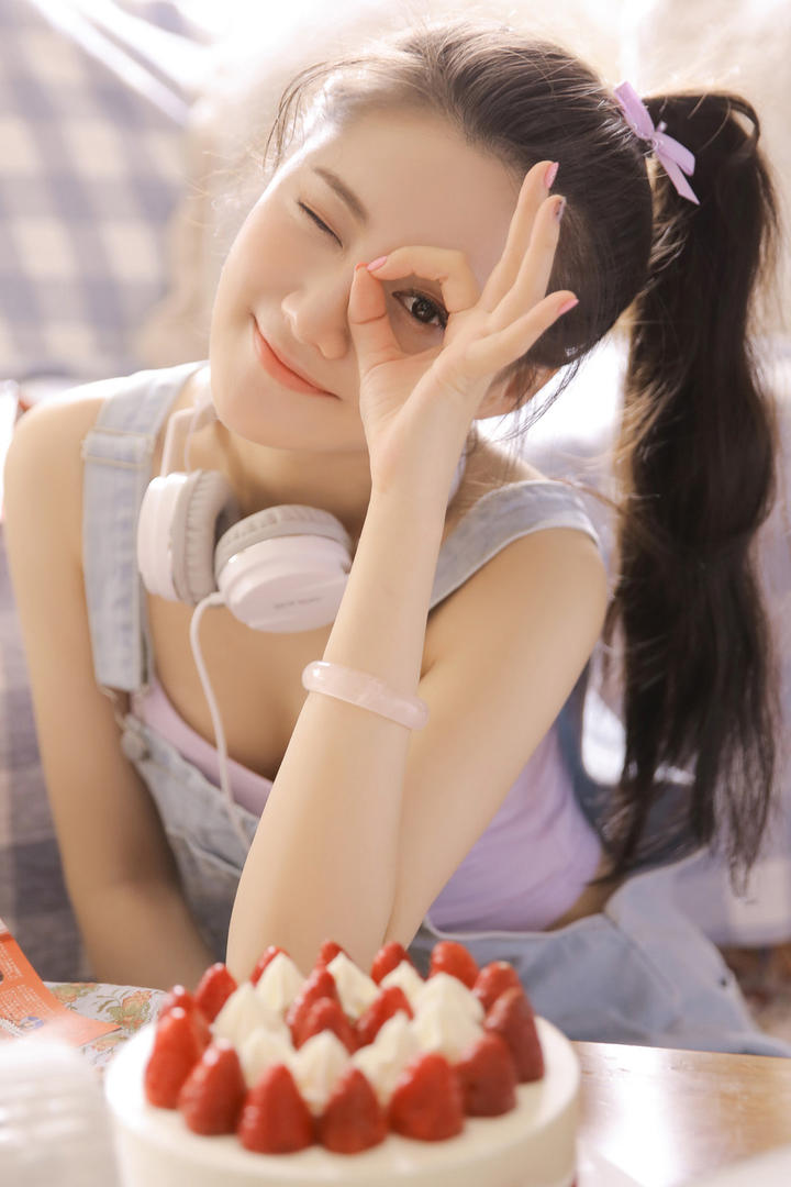 古灵精怪的马尾辫美女头像女生简单气质图片