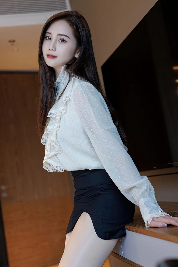 推特女神性感空姐超短裙丝袜自拍写真