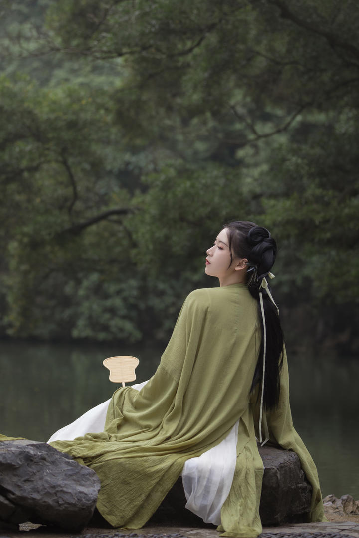 中国古装汉服美女背影高清写真图片