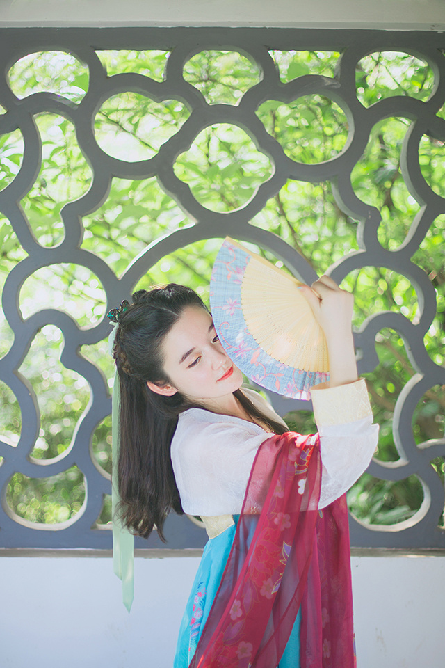 可爱甜美的古装少女