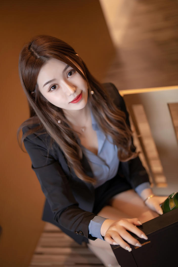 高清性感成熟美女图片制服美女诱惑梦梵美女图片