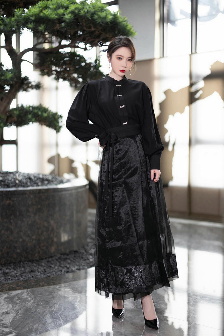 高冷古风美女模特梦心玥个人艺术写真图片