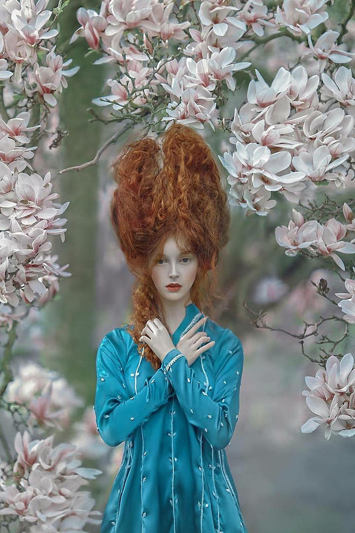 欧美凌乱发型美女艺术人像摄影图片