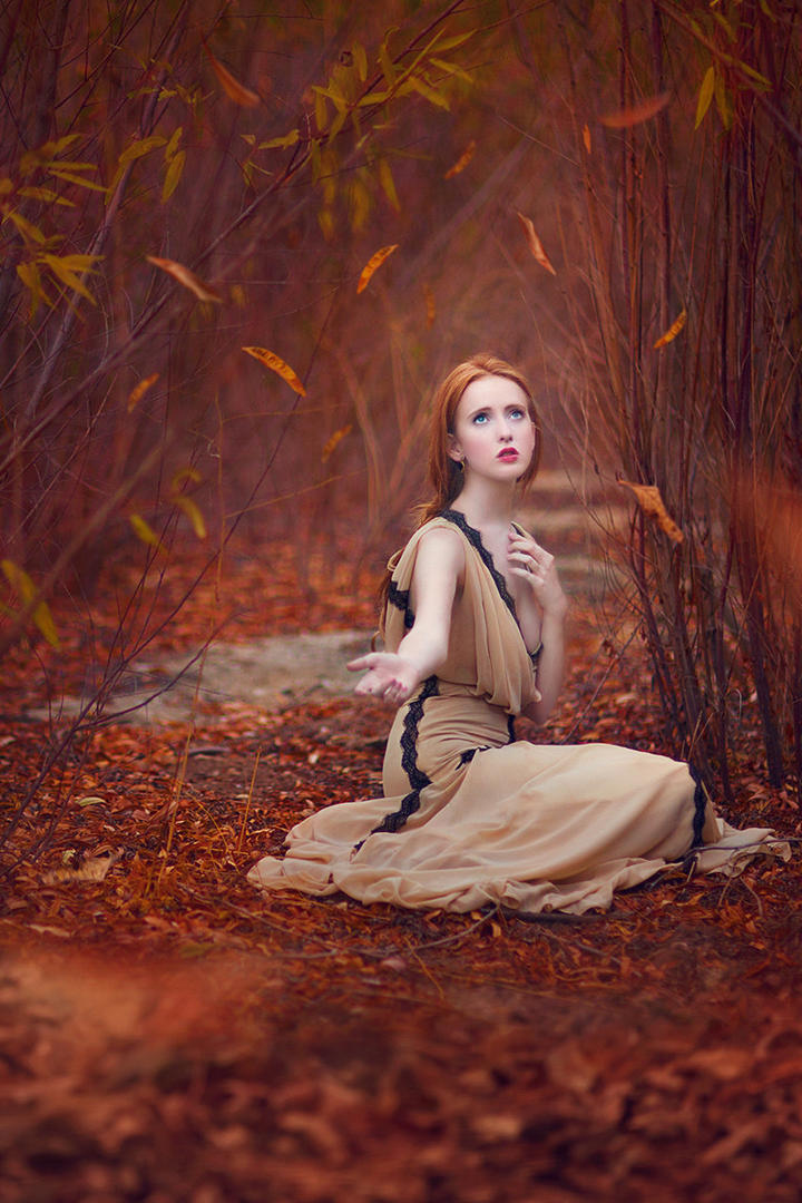 坐在地上的唯美气质美女艺术写真