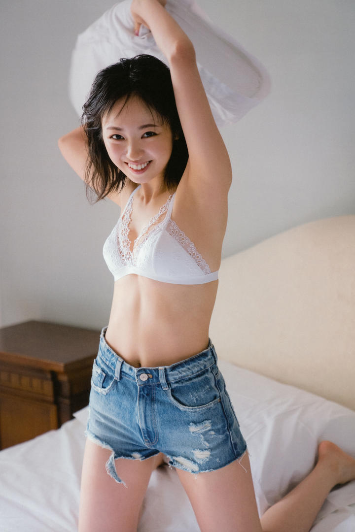 日本少女脱衣服图片