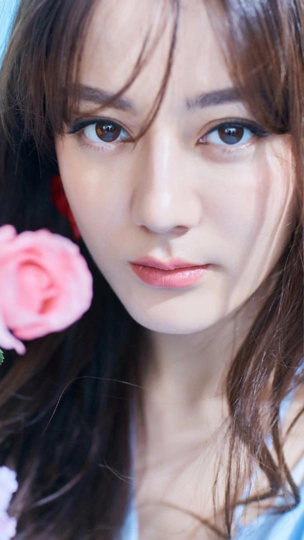当红女星迪丽热巴高清特写图片