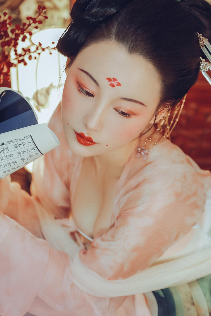 艳母古装美女图片