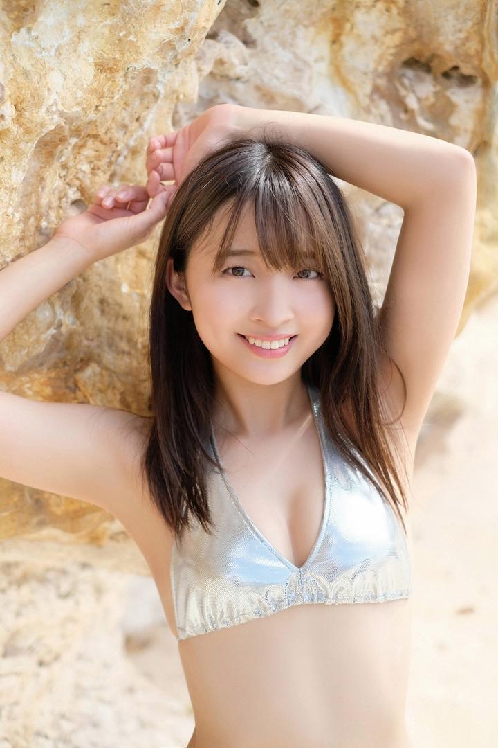 沙滩上的日本清纯比基尼美女图片