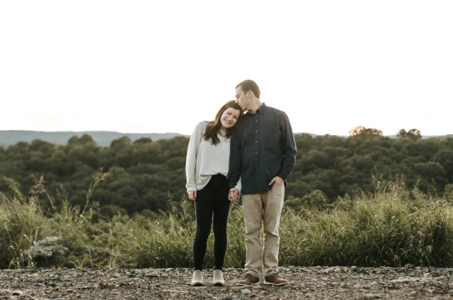 情侣拍照姿势户外图片