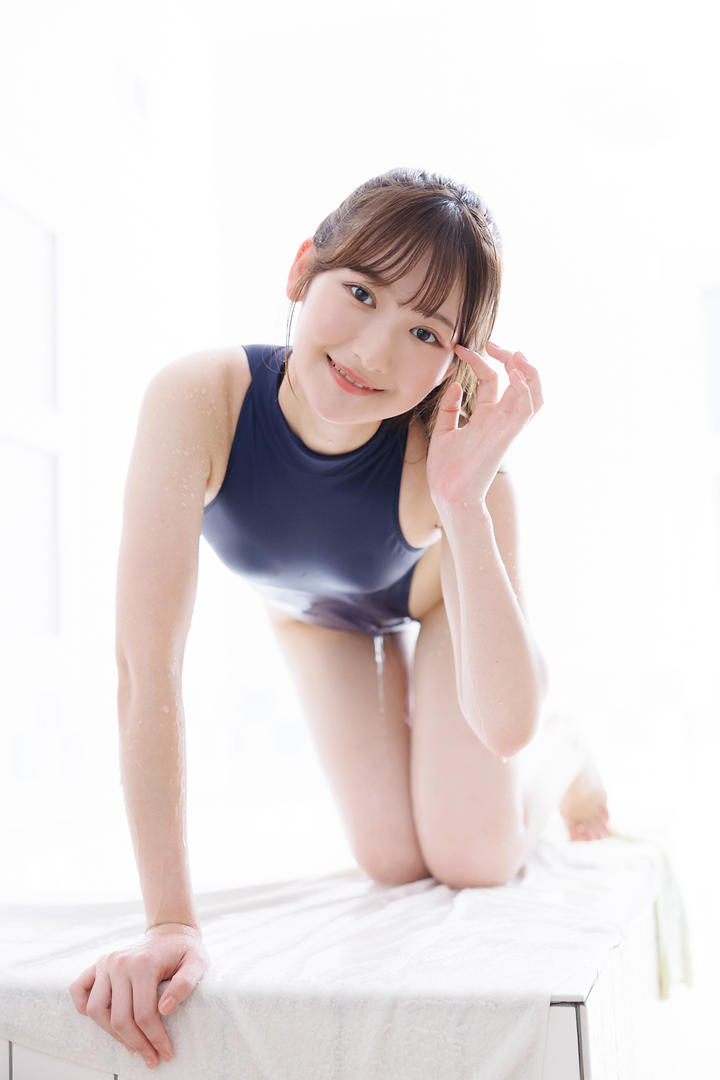 趴在洗手台上的日本泳衣比基尼女装美女147人体图片