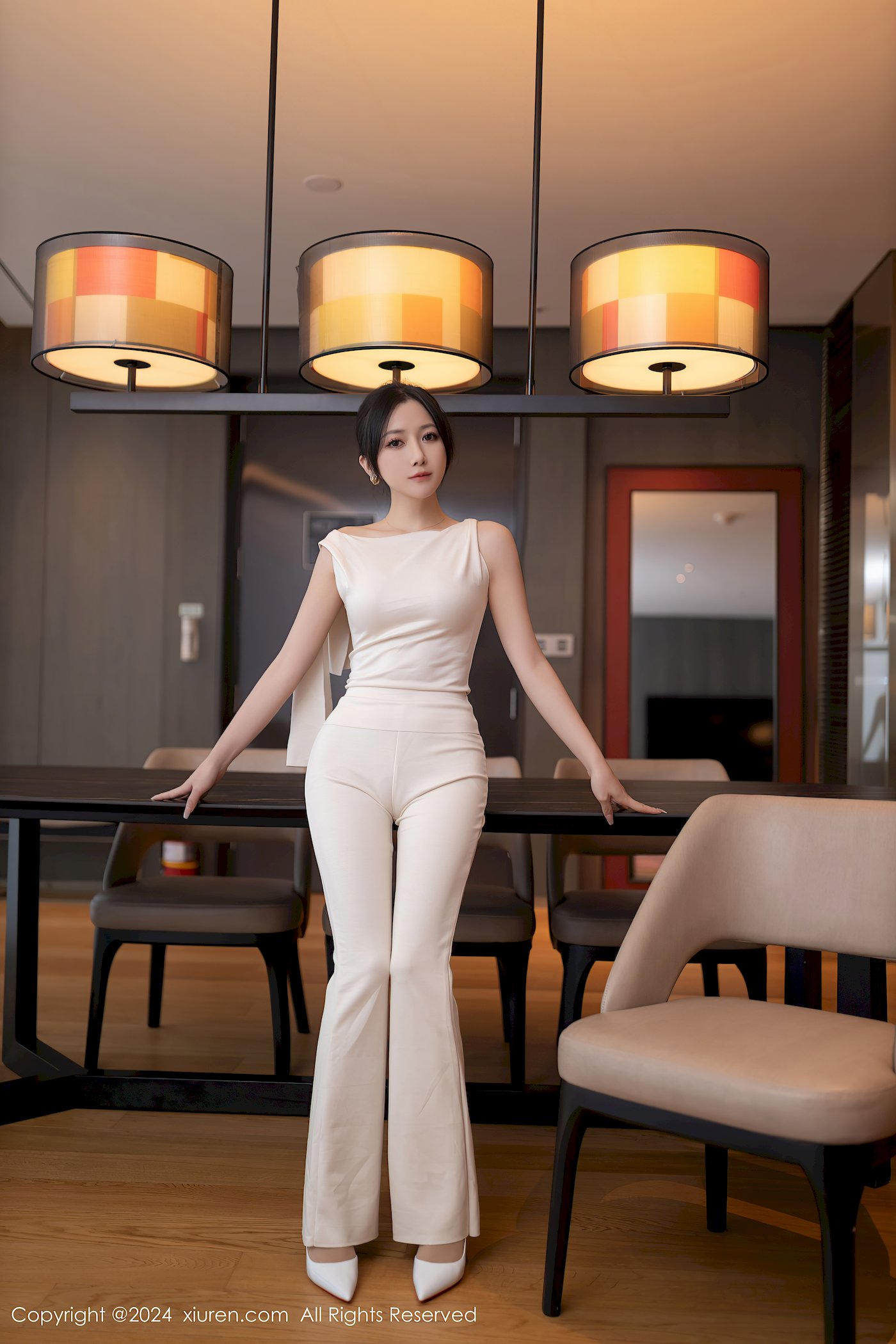 秀人网模特鱼子酱Fish肉色丝袜职场女人主题韩国旅拍