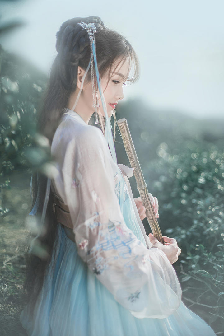 吹笛子的唯美古装美女图片