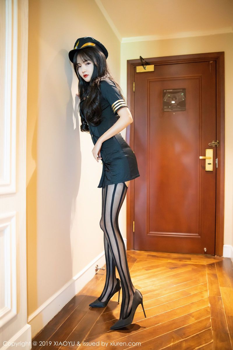 语画界美女模特Miko酱黑丝美腿女警制服扣人心足量性感写真