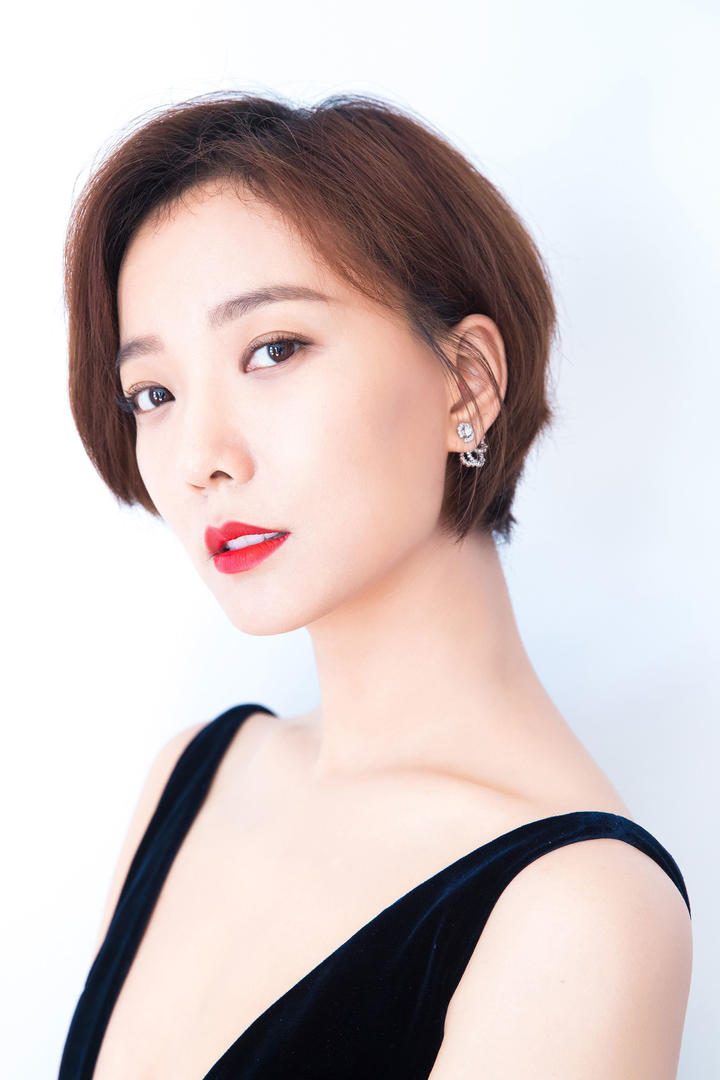 中国时尚短发美女明星王珞丹高清艺术写真图片