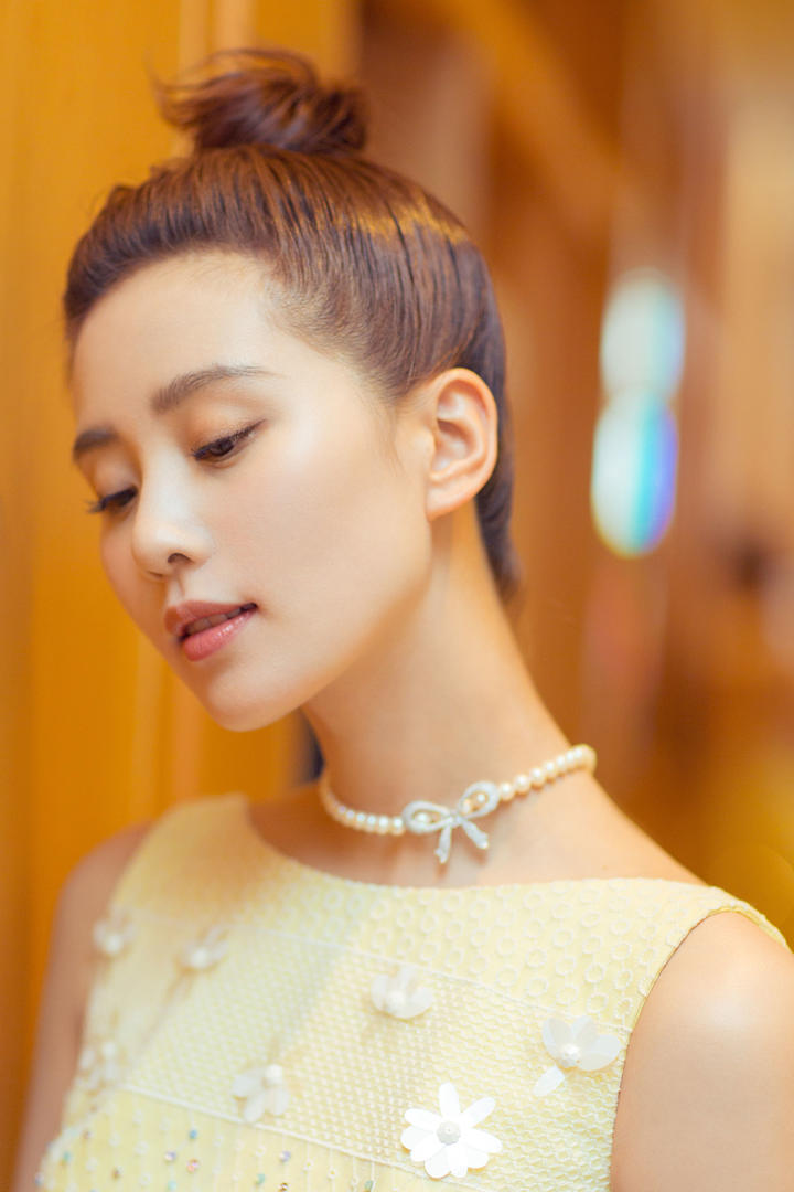 扎着丸子头的高清漂亮美女明星刘诗诗图片