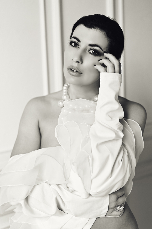 欧美极致性感单色调熟女诱惑人体图片