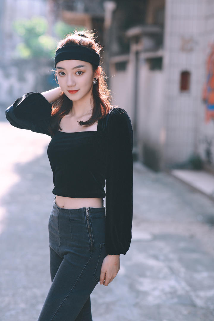 超好看的牛仔裤美女街拍女生图片大全