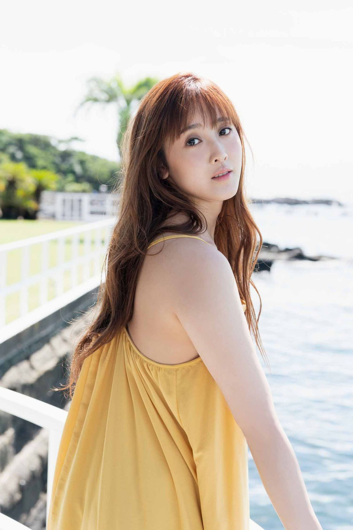 丰满成熟的日本AV女优海边摄影写真图片