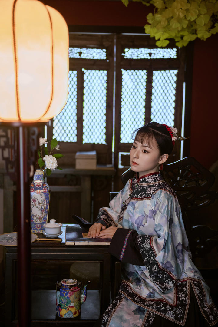 中国古典旗袍美女艺术写真摄影图片