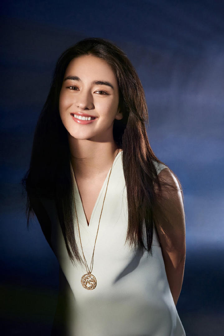 笑容甜美的傣族美女李宛妲写真图片