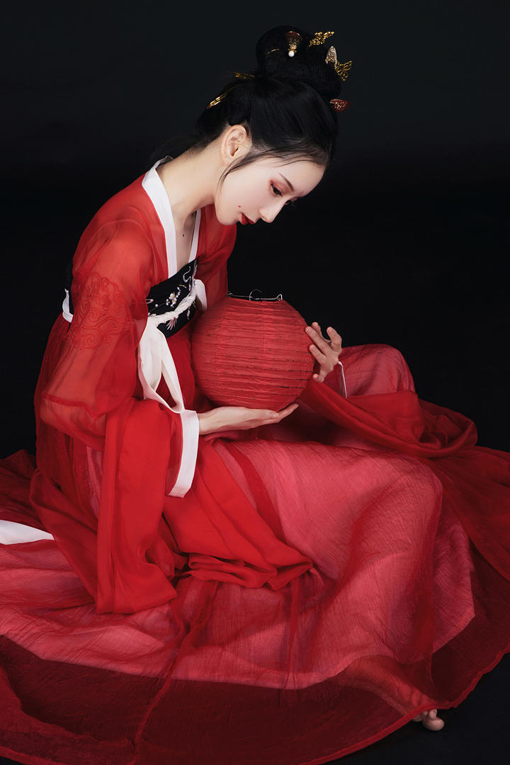 高清喜庆中国红古装汉服美女艺术写真图片