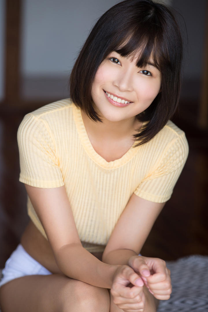 清纯日本短发美女写真图片