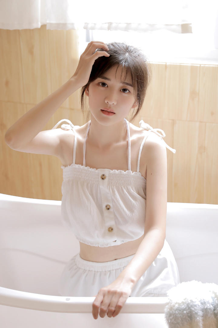 清纯网图女孩洗澡美女写真图片