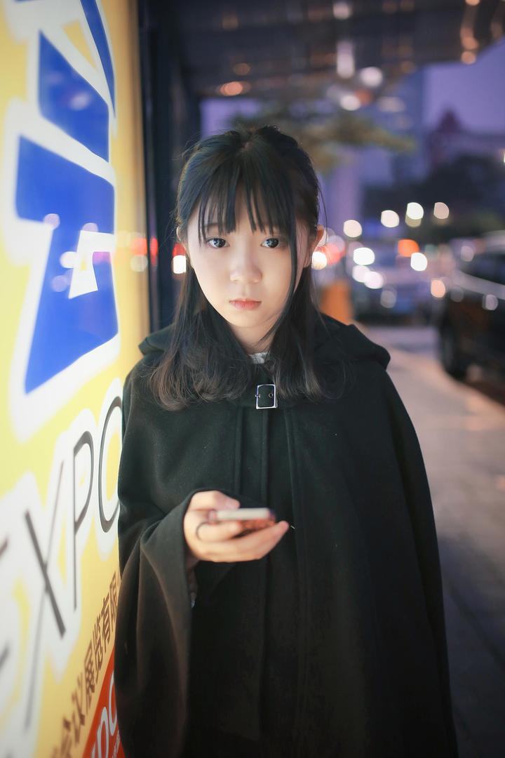 穿着大衣的甜美美女高清人像写真大全