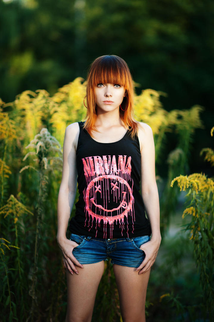 花丛中的欧美女生写真