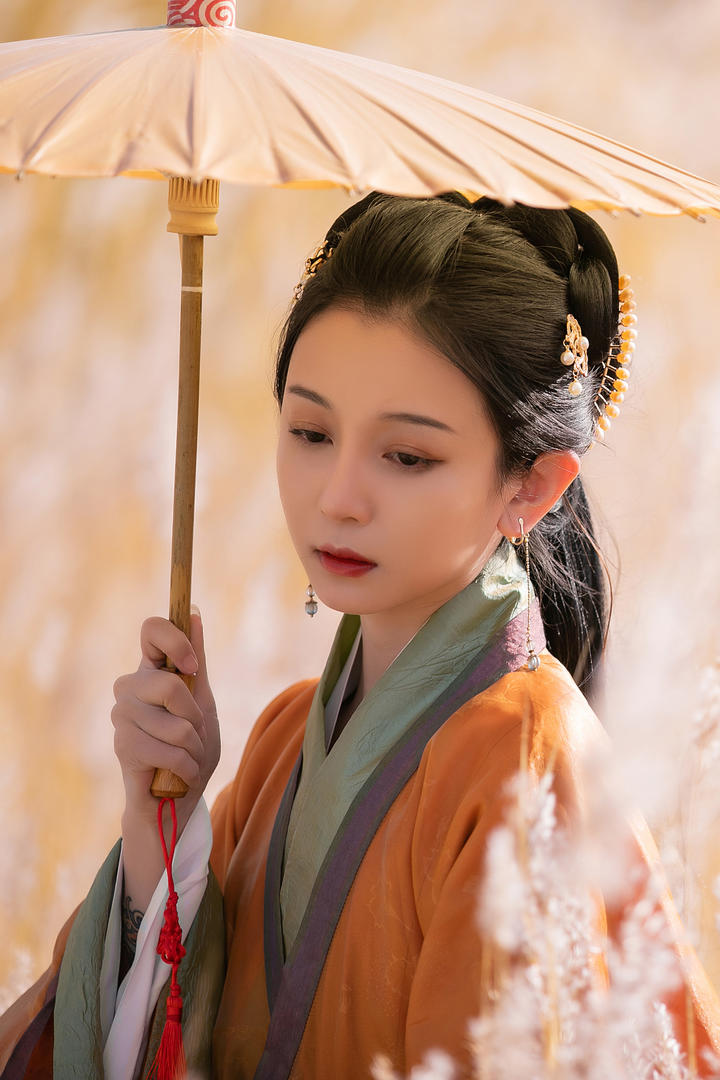 五官精致的古装美女唯美艺术照片