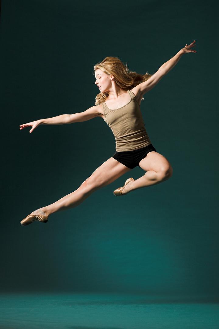 高清欧美跳舞的美女艺术写真图片