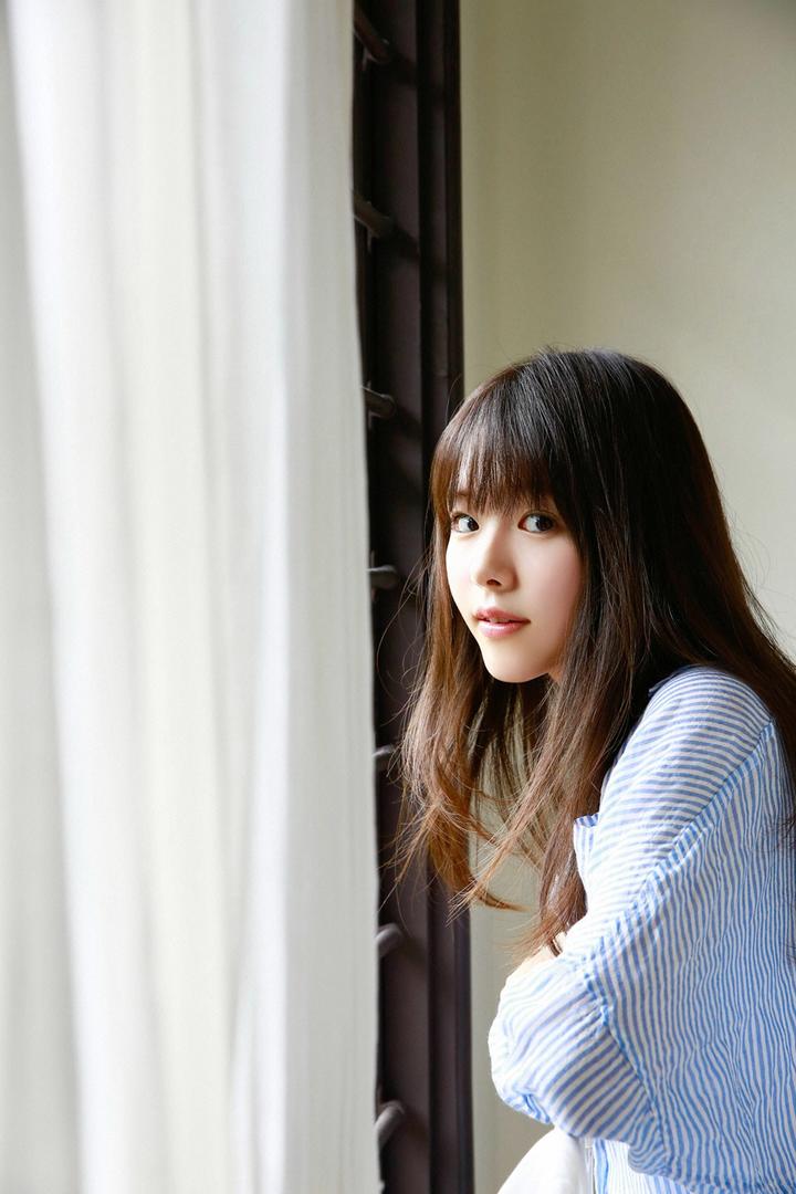 日本长发漂亮女生人像摄影图片大全