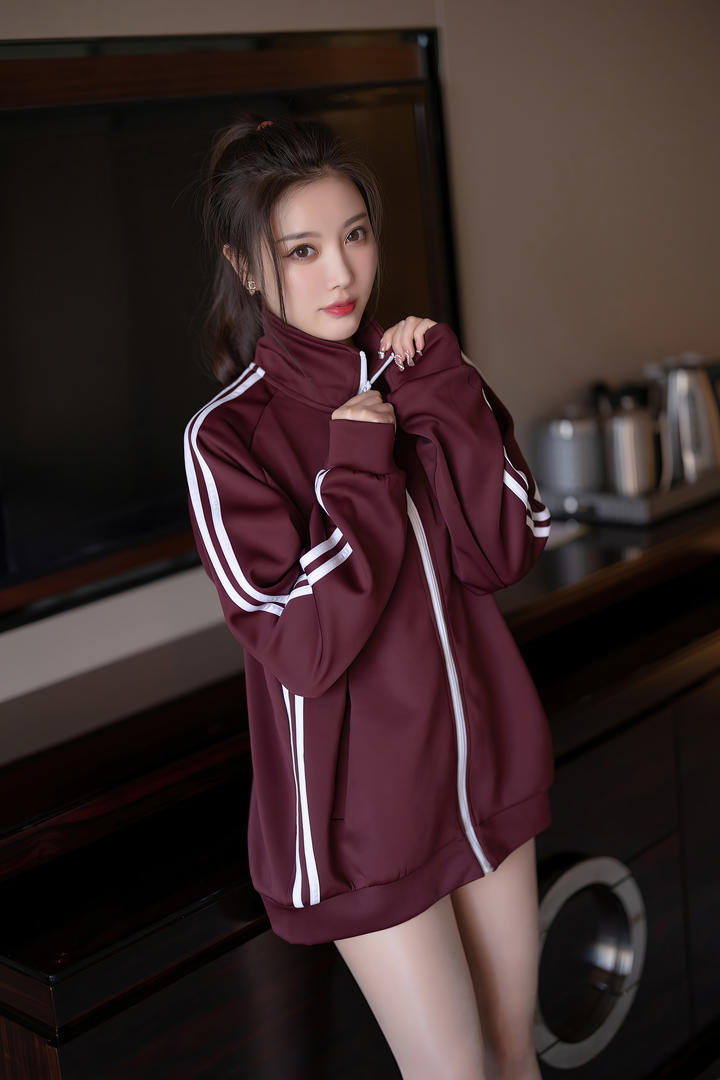 穿红色校服的纯欲美女杨晨晨91精品国产福利写真图片