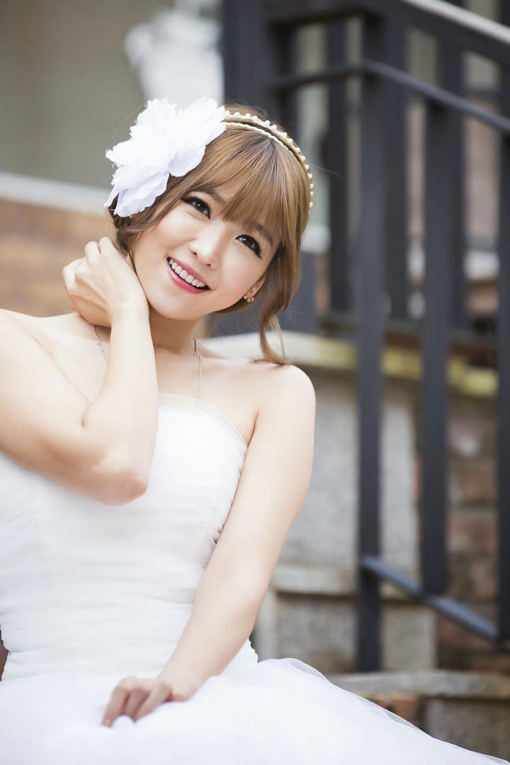 高清韩国美女明星李恩慧婚纱特写图片