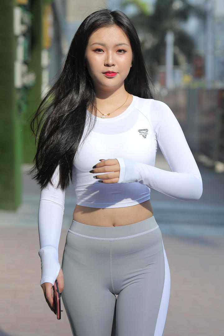 精品国内偷拍微胖性感瑜伽紧身衣美女