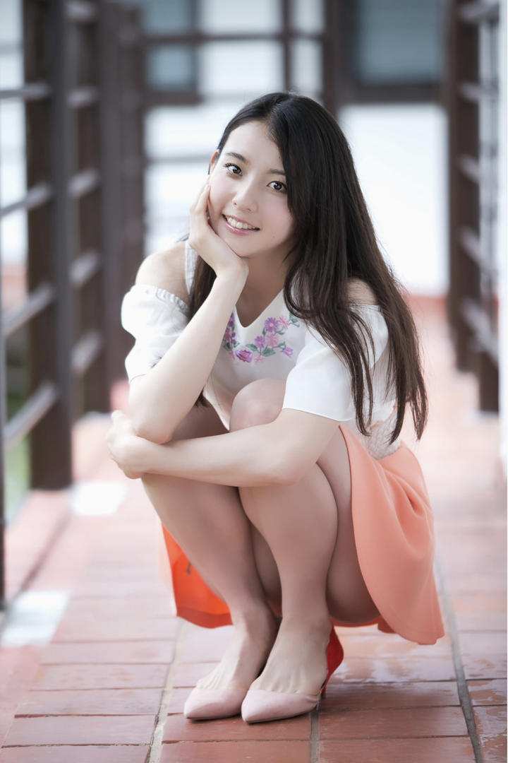 绝色日本可爱女生超短裙露底写真图片