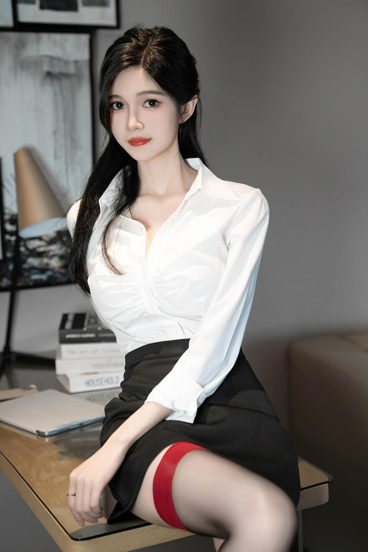 久久国产精品性感女同事制服诱惑图片